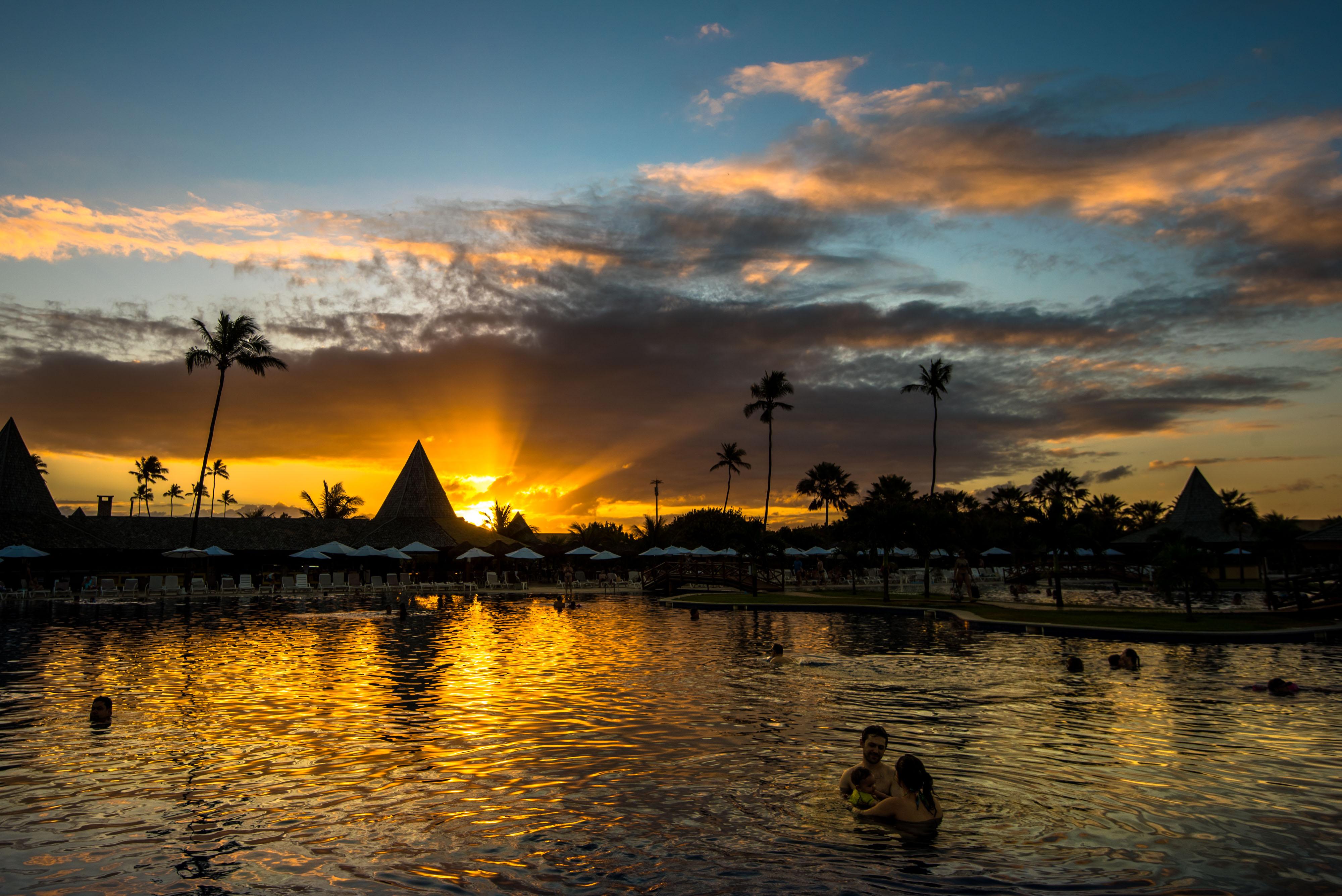 Vila Gale Resort Mares Guarajuba Luaran gambar Sunset at the Polynesian Resort