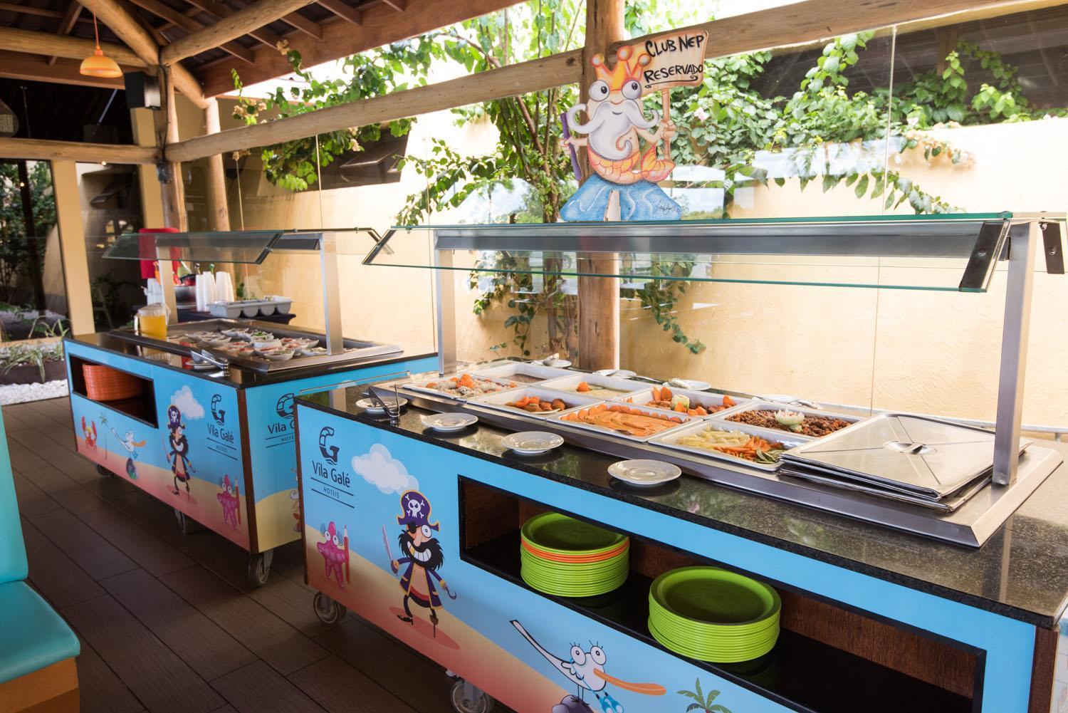 Vila Gale Resort Mares Guarajuba Luaran gambar A buffet at a hotel