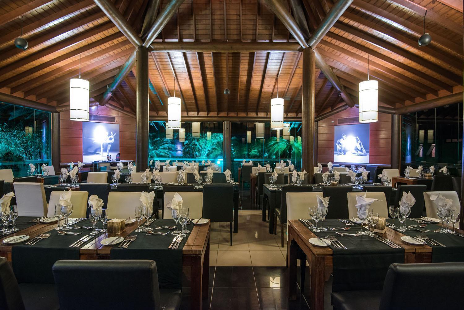 Vila Gale Resort Mares Guarajuba Luaran gambar The interior of the restaurant